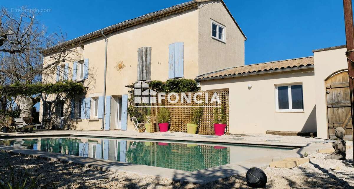 Maison à LE PONTET
