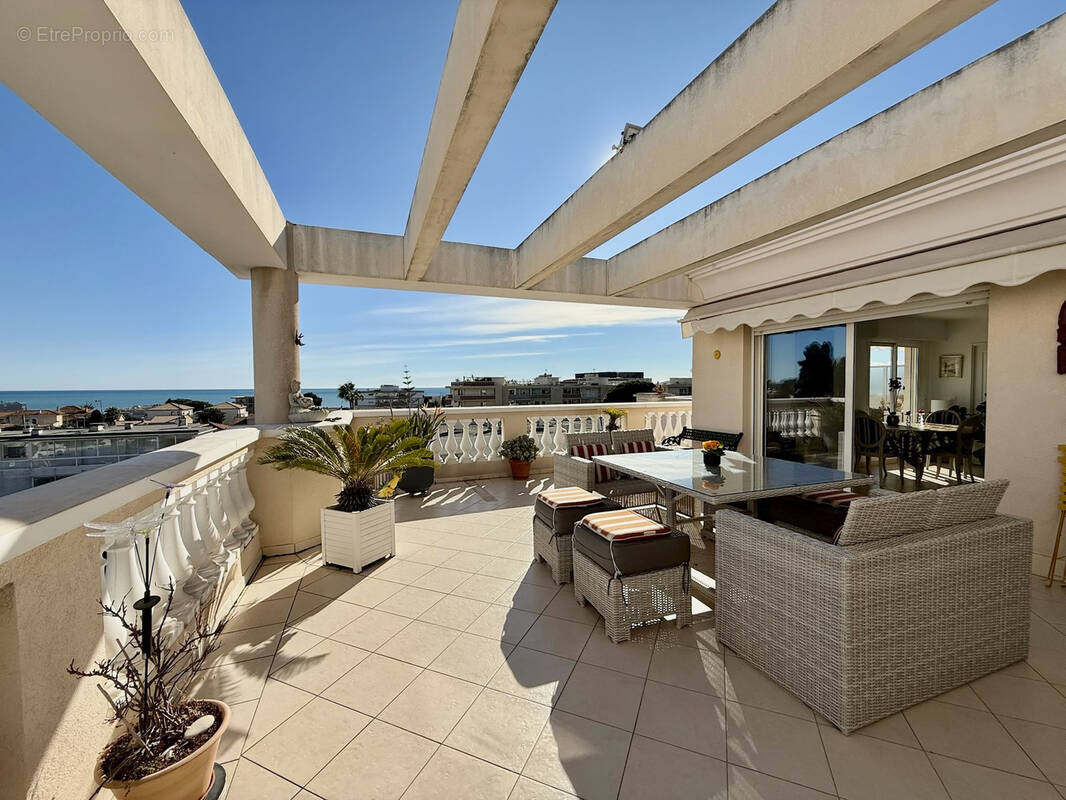 Appartement à SAINT-LAURENT-DU-VAR