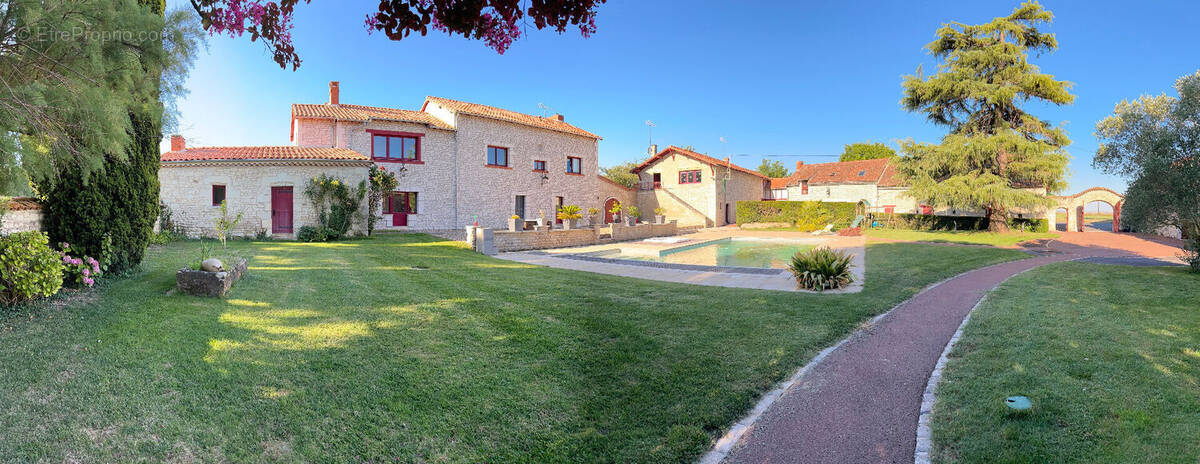 Maison à SERIGNY
