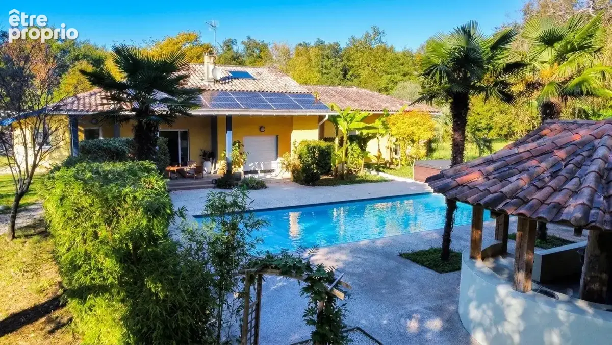 Maison T6 de 175 m² avec piscine plein sud, pool house et jacuzzi sur un terrain de 3 500 m² - photo 1