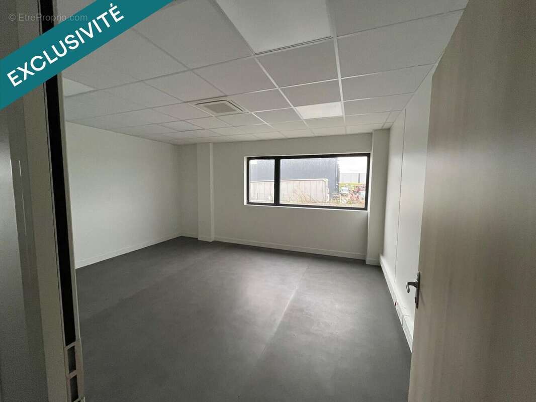 Photo 6 - Commerce à MONTIERCHAUME