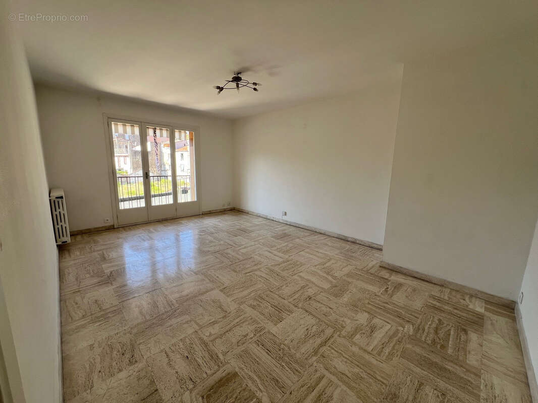 Appartement à VALLAURIS