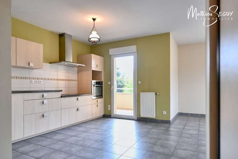 Appartement à THURINS