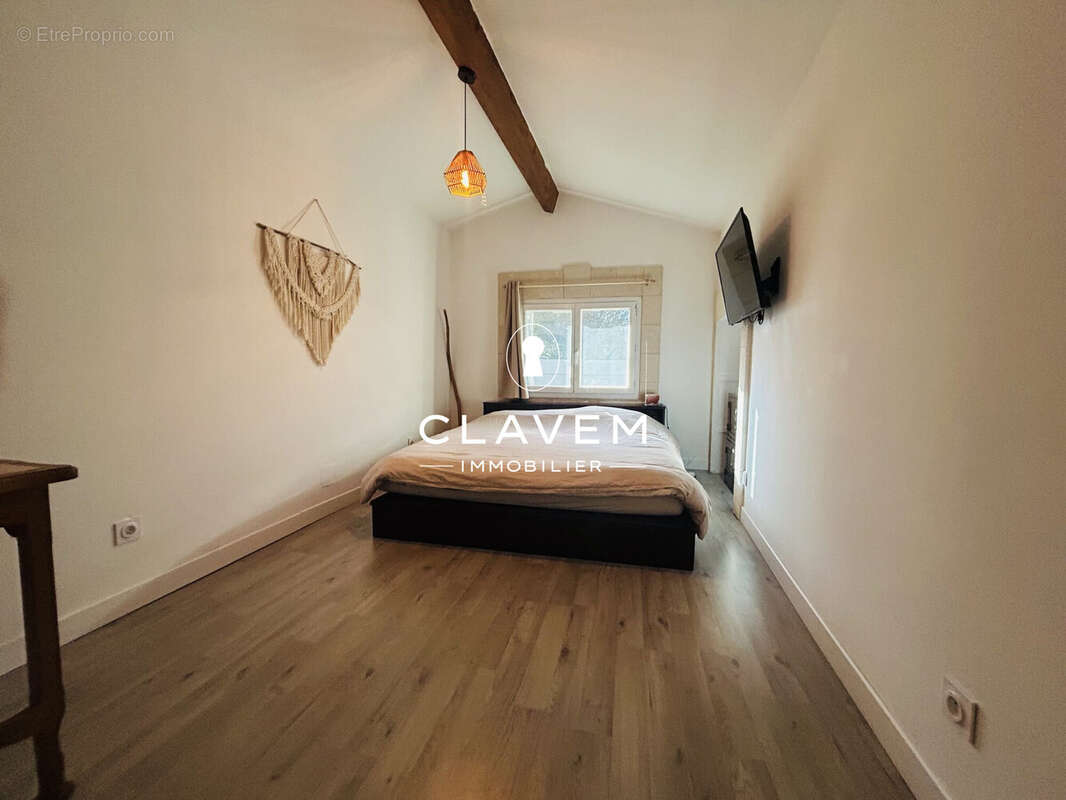 Maison à SAINT-CHRISTOLY-DE-BLAYE