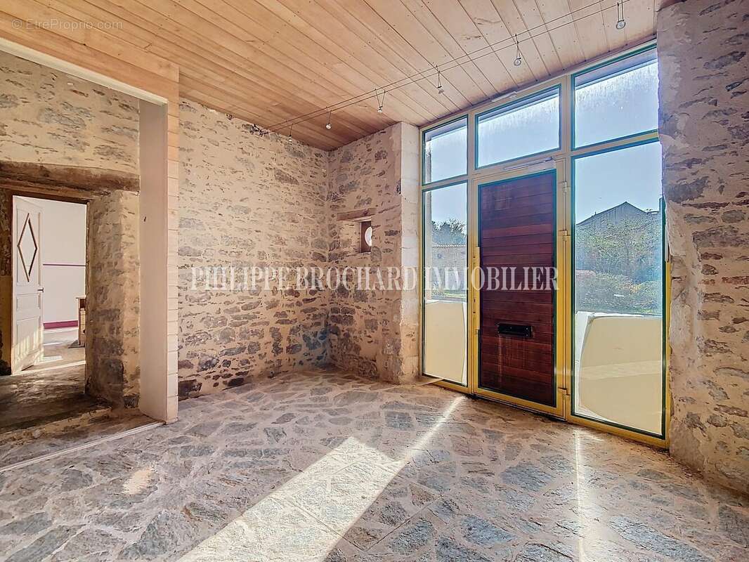 Commerce à MAREUIL-SUR-LAY-DISSAIS