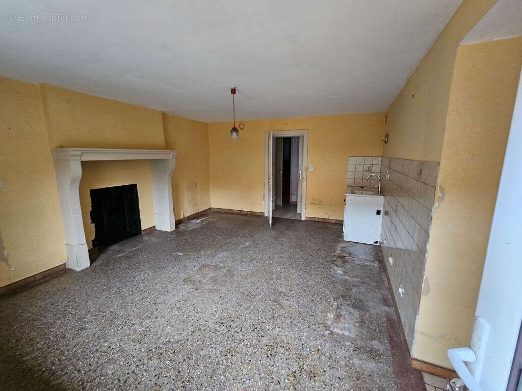 Maison à MONTUREUX-ET-PRANTIGNY
