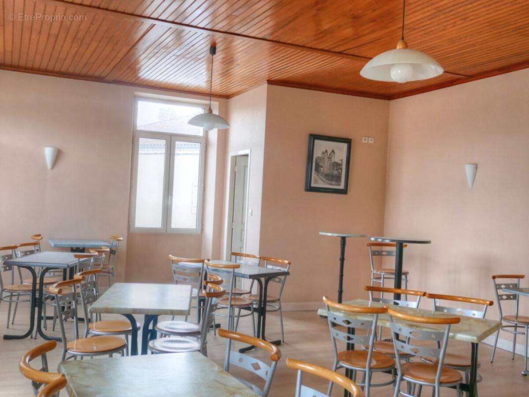 Commerce à BARBASTE