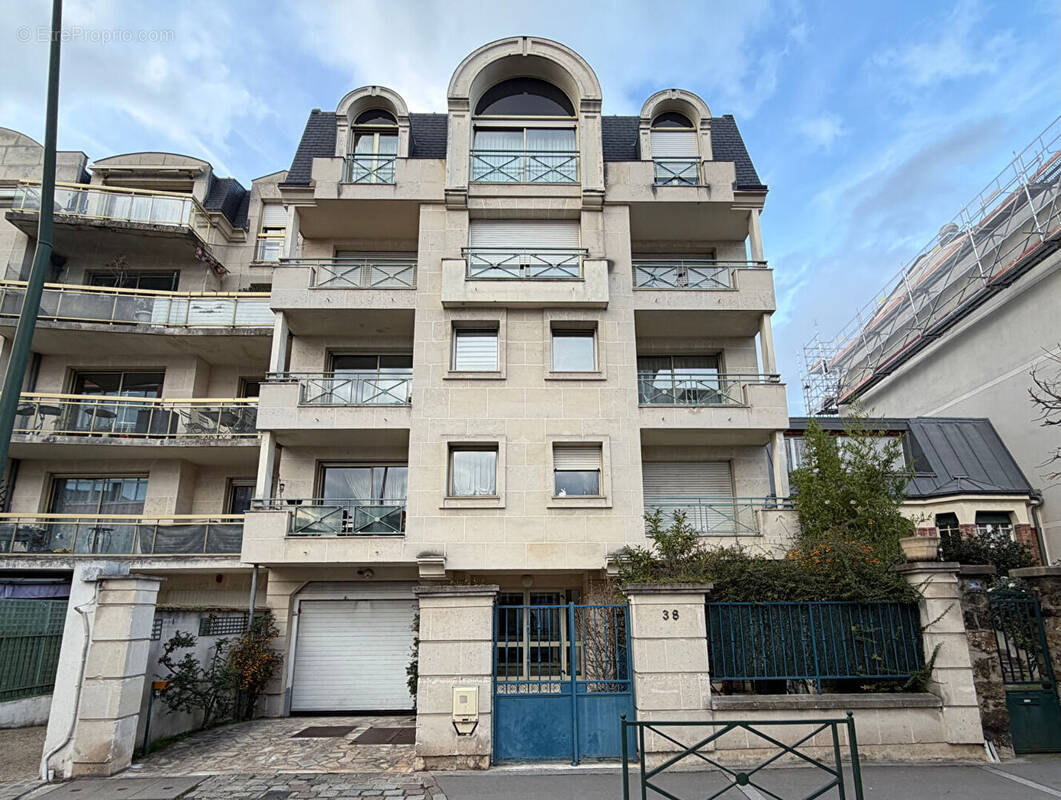 Appartement à LA GARENNE-COLOMBES