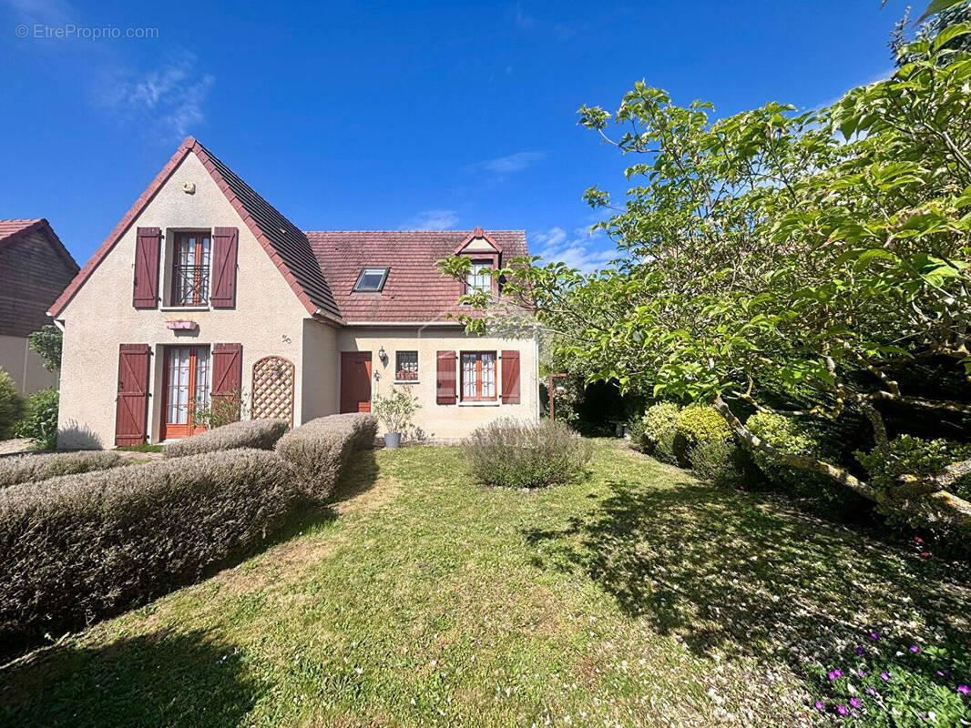 Maison à MAREIL-LE-GUYON