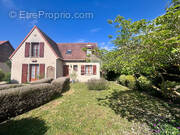Maison à MAREIL-LE-GUYON