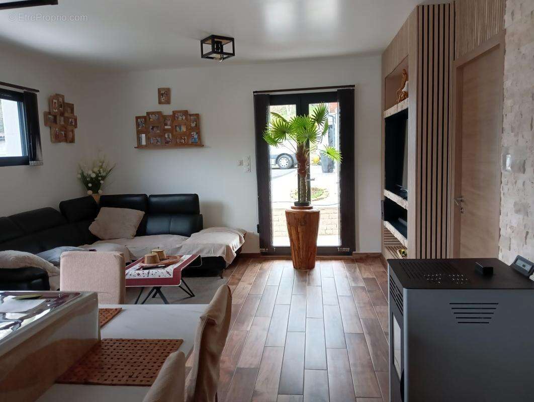 Maison récente de plain-pied (2024), grand préau de 100 m², garage aménagé et jardin paysager au calme - photo 3