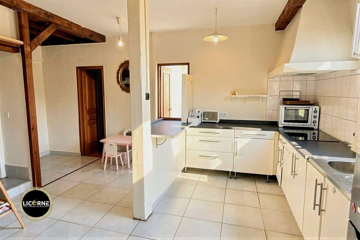 pièce de vie - Appartement à MARSEILLE-4E
