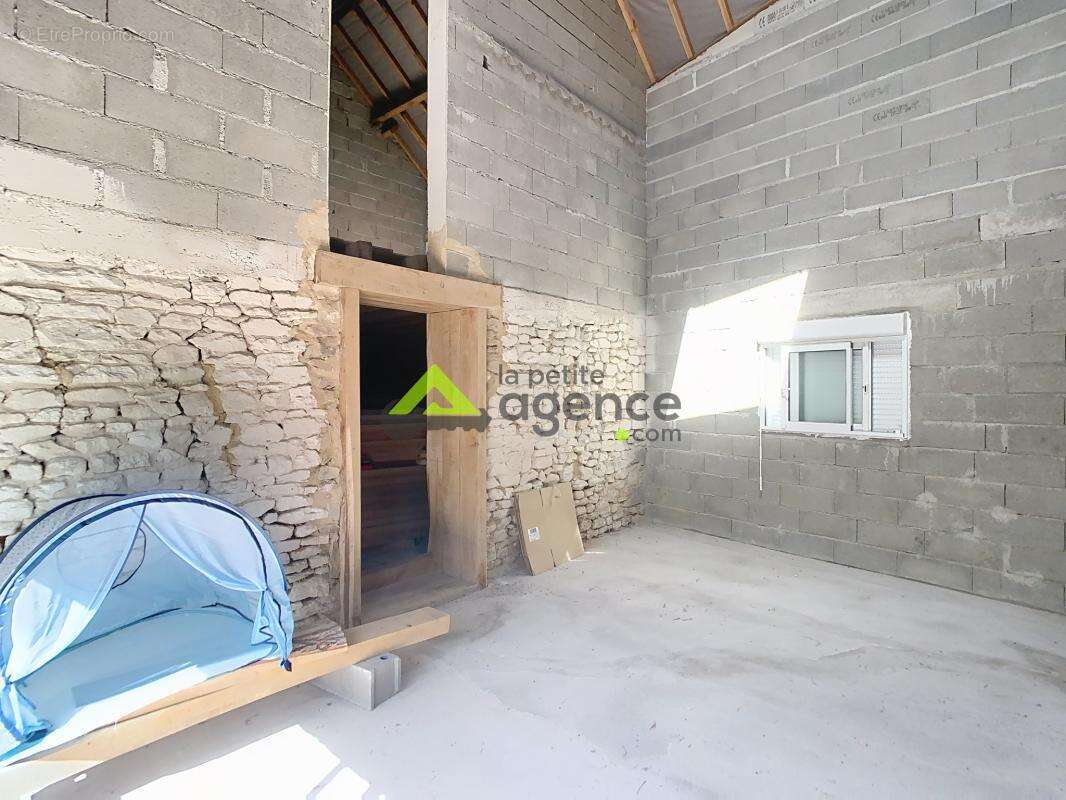 Maison à ROYERE-DE-VASSIVIERE