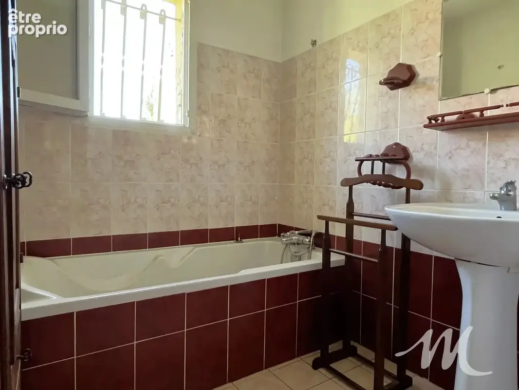 Maison à vendre de plain-pied avec atelier et jardin paysager Barjols 83670 - photo 11