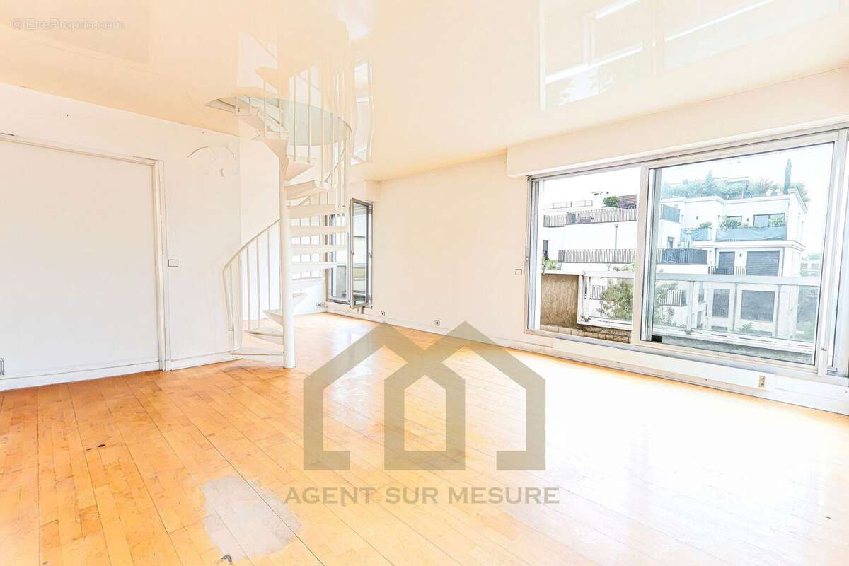 Appartement à NEUILLY-SUR-SEINE