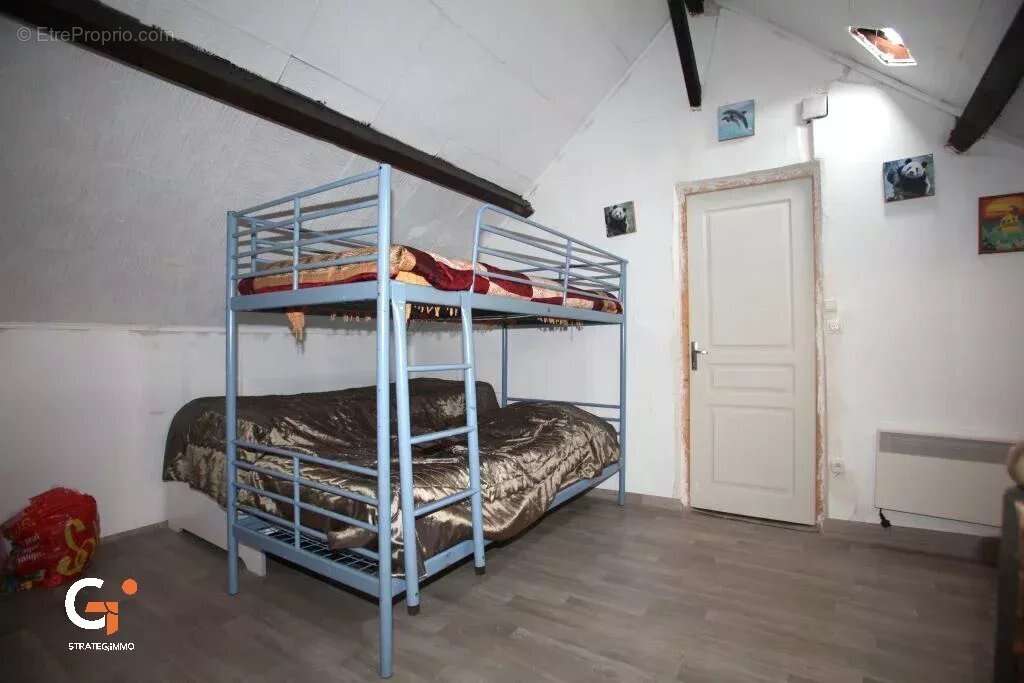 Maison 6 pièces avec cour et garage - photo 9