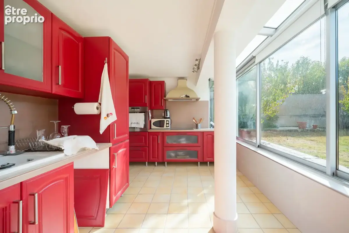 Une propriété pleine de charme comprenant deux appartements indépendants avec deux entrées séparées sur un ter - photo 9