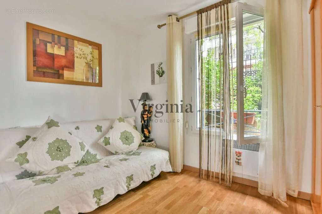 Appartement à CHARENTON-LE-PONT
