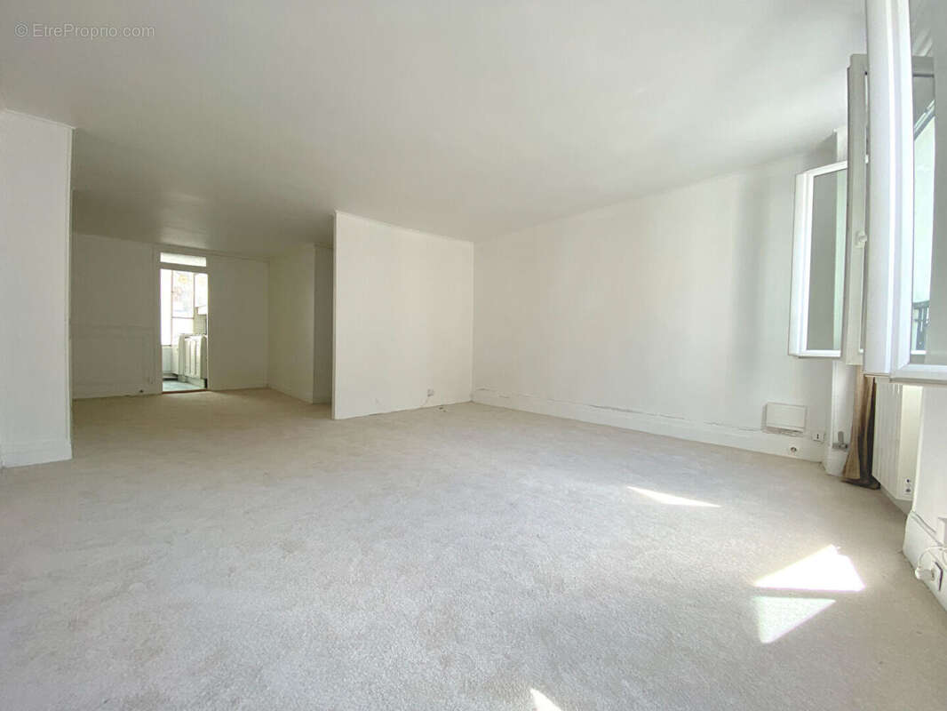 Appartement à PARIS-2E