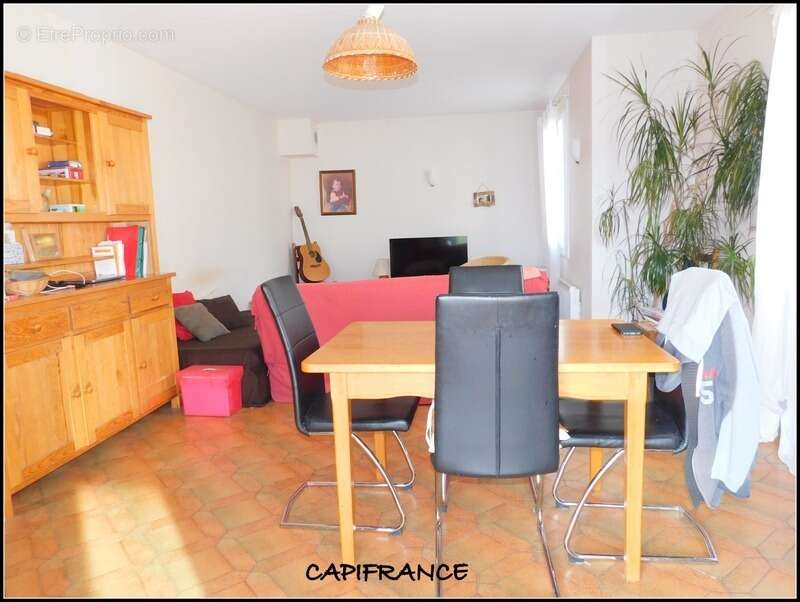 DIGNE-LES-BAINS 04000 A VENDRE Maison traditionnelle avec 2 appartements, terrain plat et clos, garage et cave - photo 7