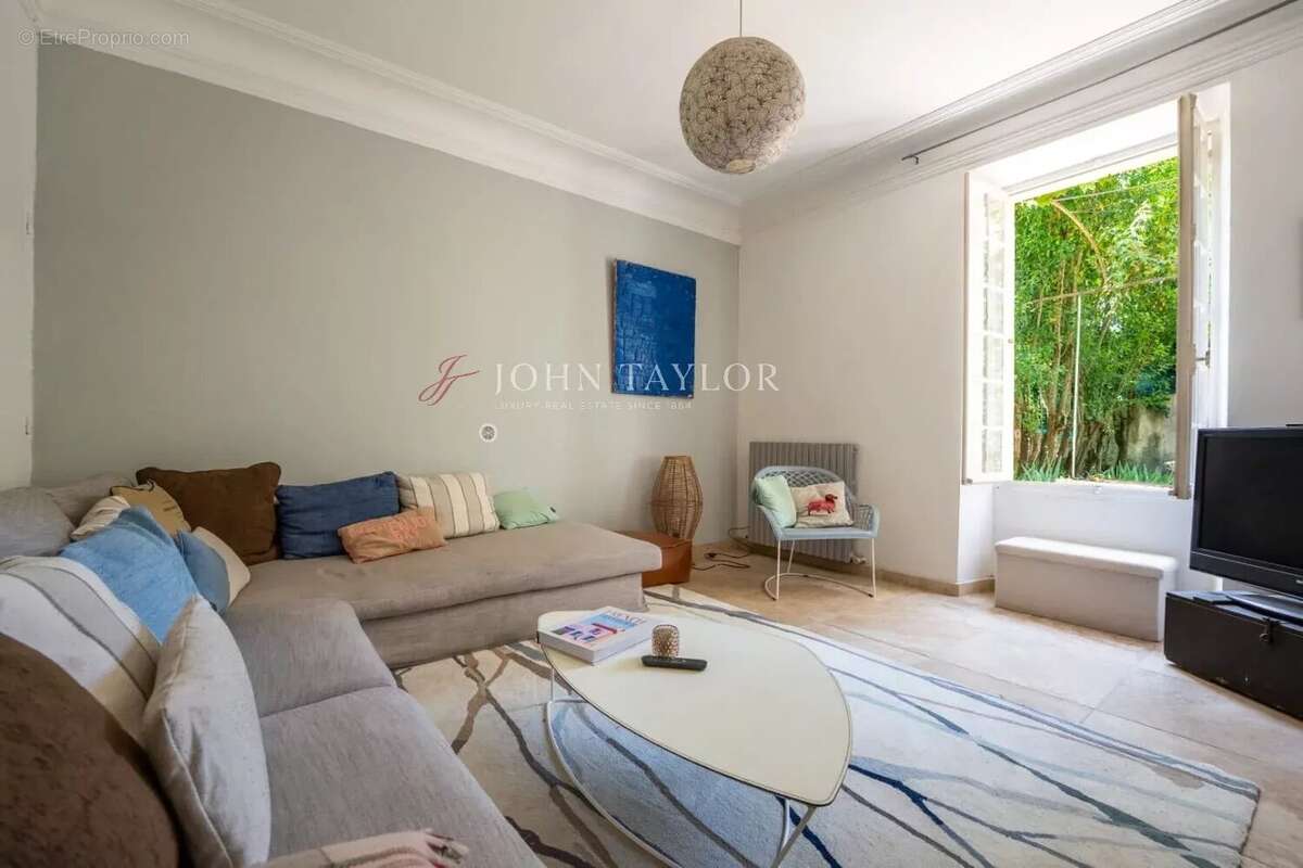 Appartement à LA TOUR-D'AIGUES