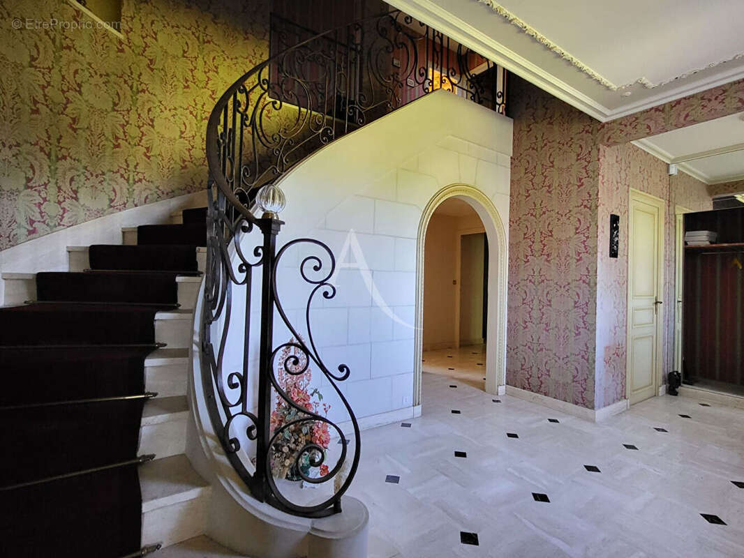 Maison 300 m² à Chalonnes-Sur-Loire  - photo 4