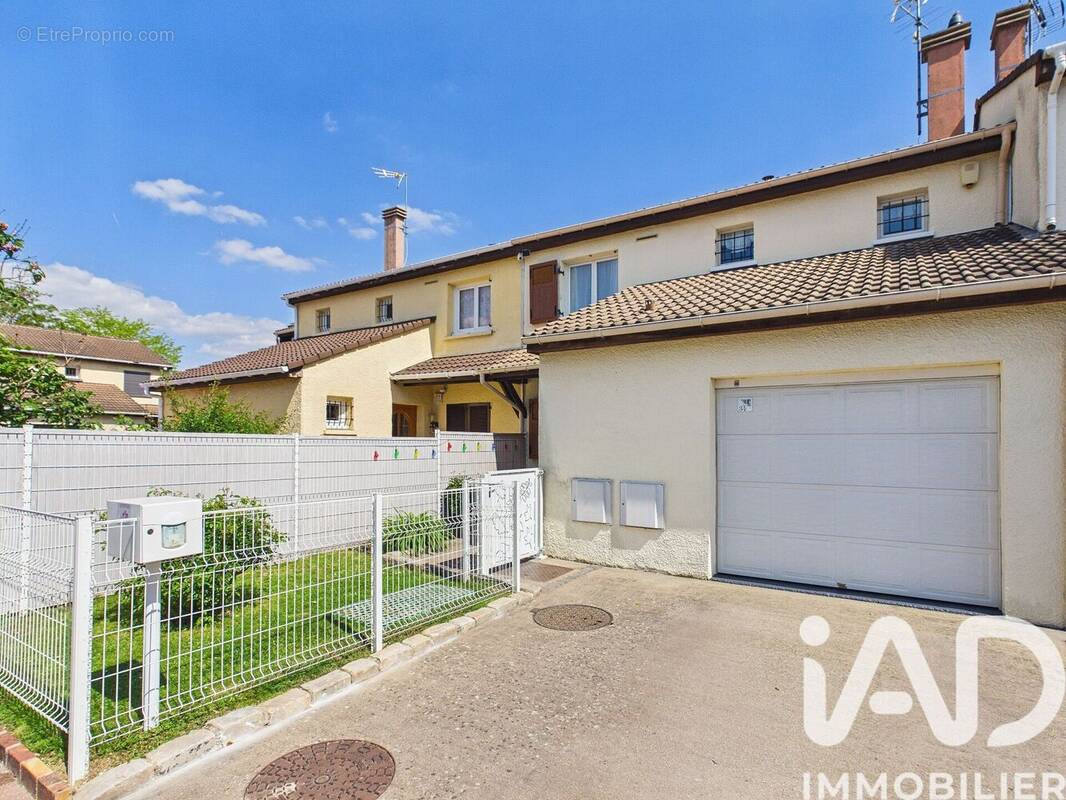 Photo 1 - Maison à COMBS-LA-VILLE