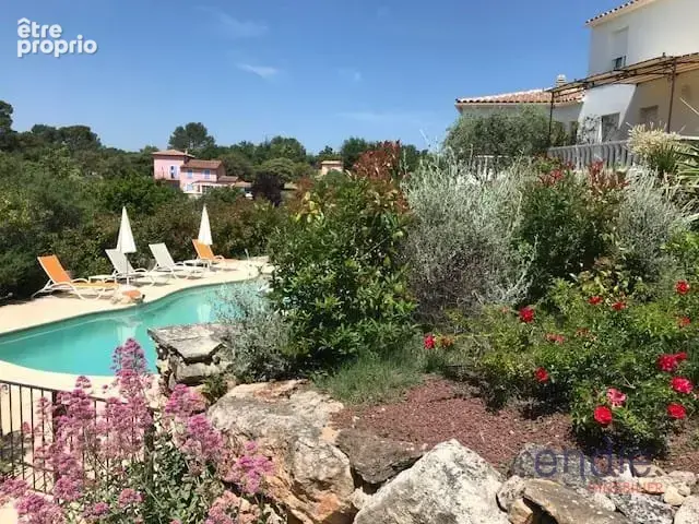 LORGUES Propriété composée de 4 logements avec vue imprenable - photo 19