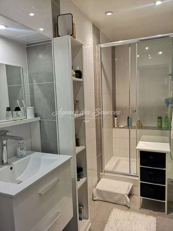 Appartement à VARAGES