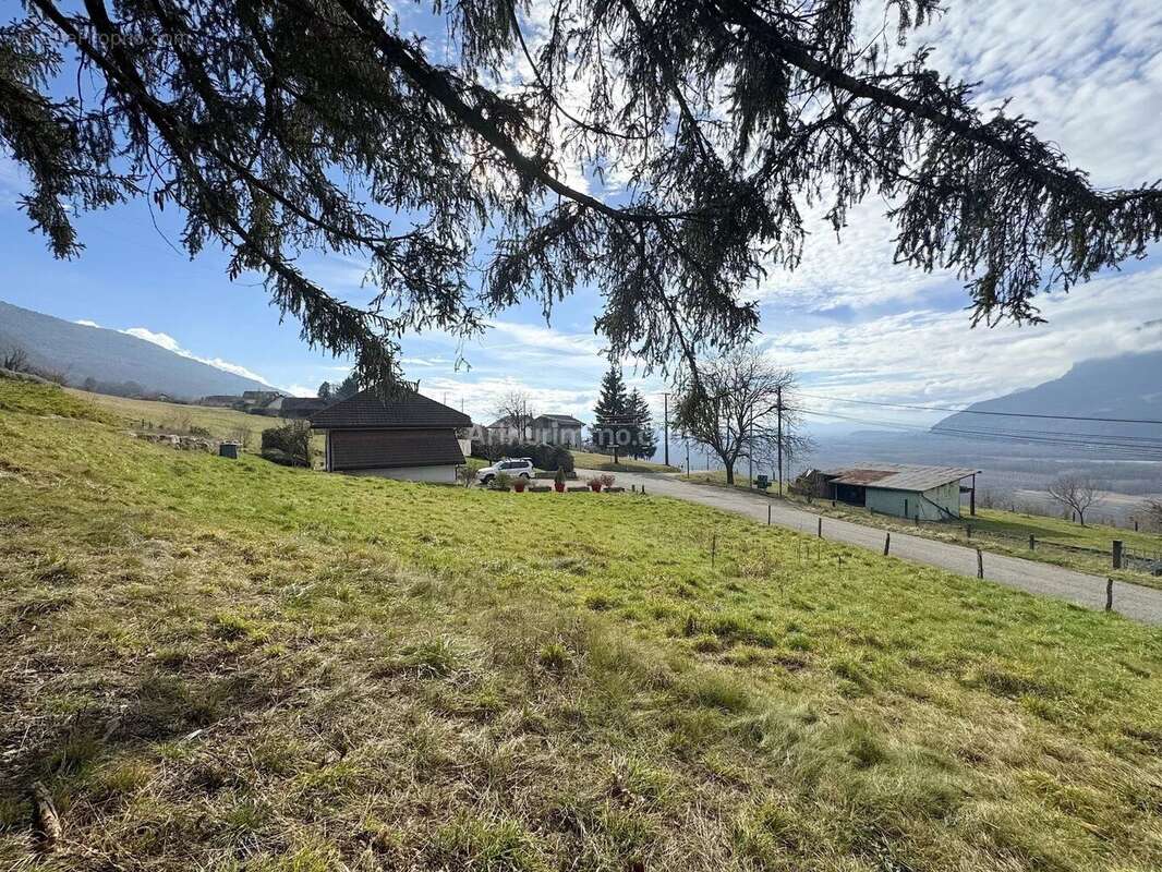 Terrain à SERRIERES-EN-CHAUTAGNE