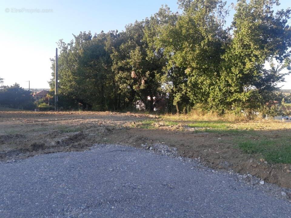 Terrain à GAGNAC-SUR-GARONNE