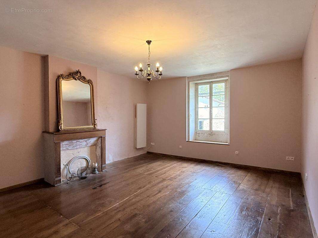 Maison à AUBETERRE-SUR-DRONNE