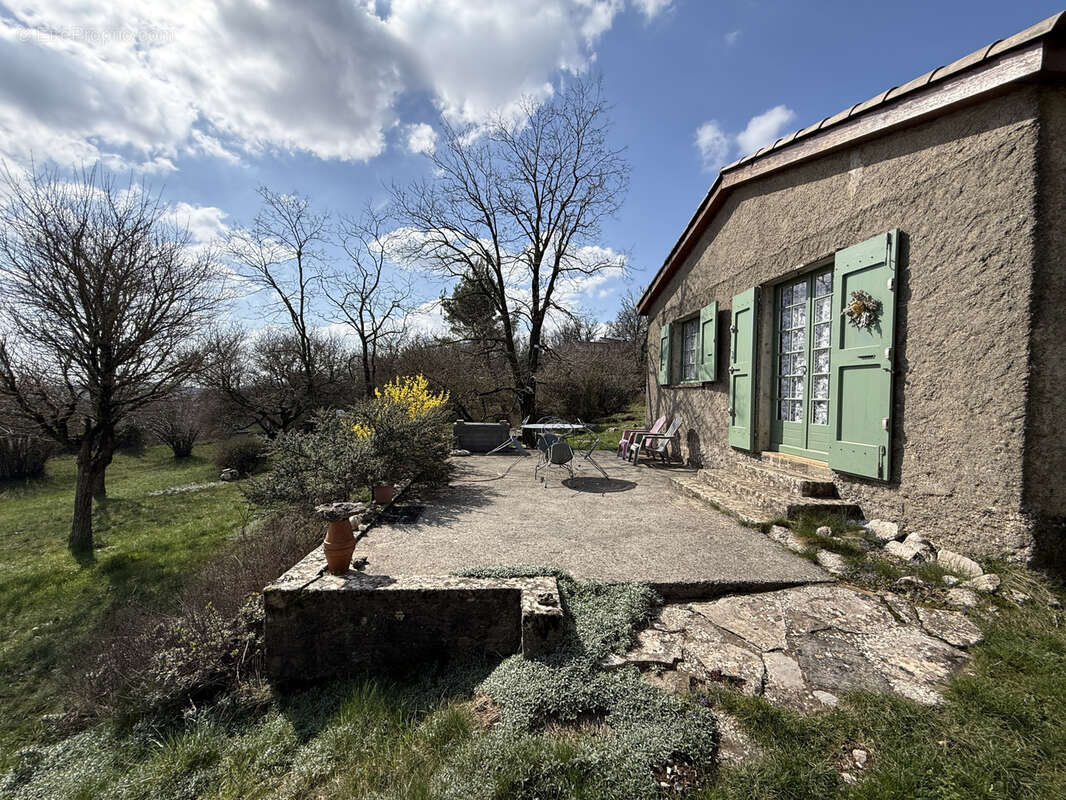 Petite habitation sur grand terrain constructible sur Campestre - photo 2