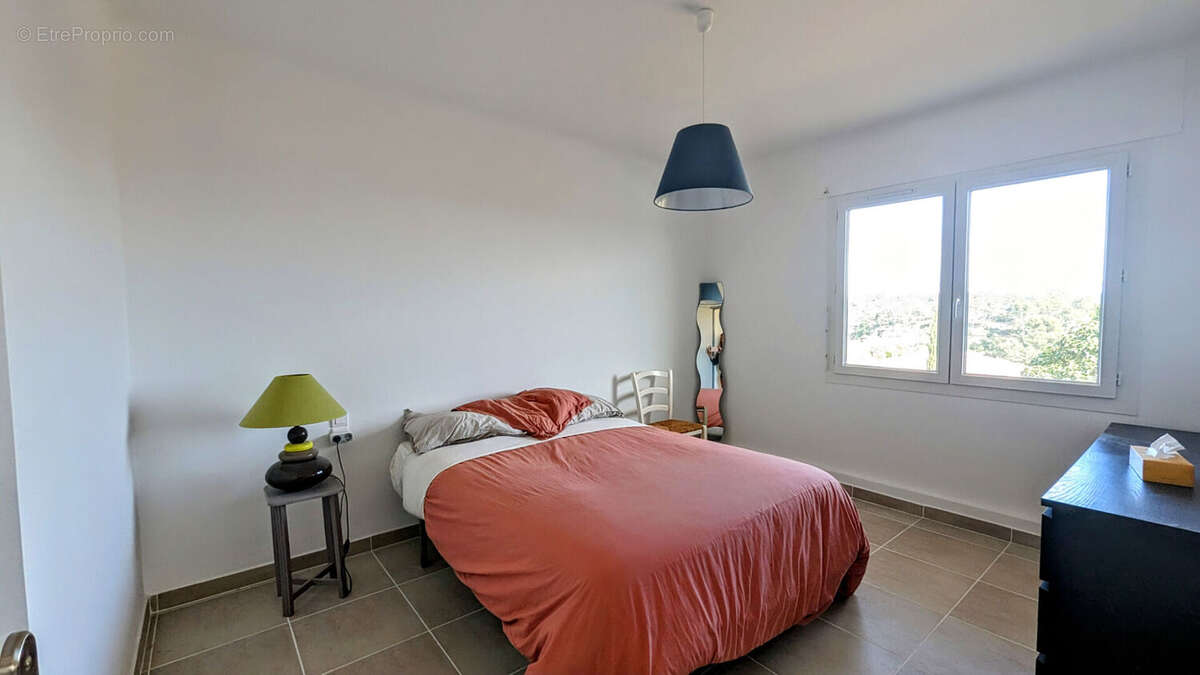 Maison à LAUDUN-L&#039;ARDOISE