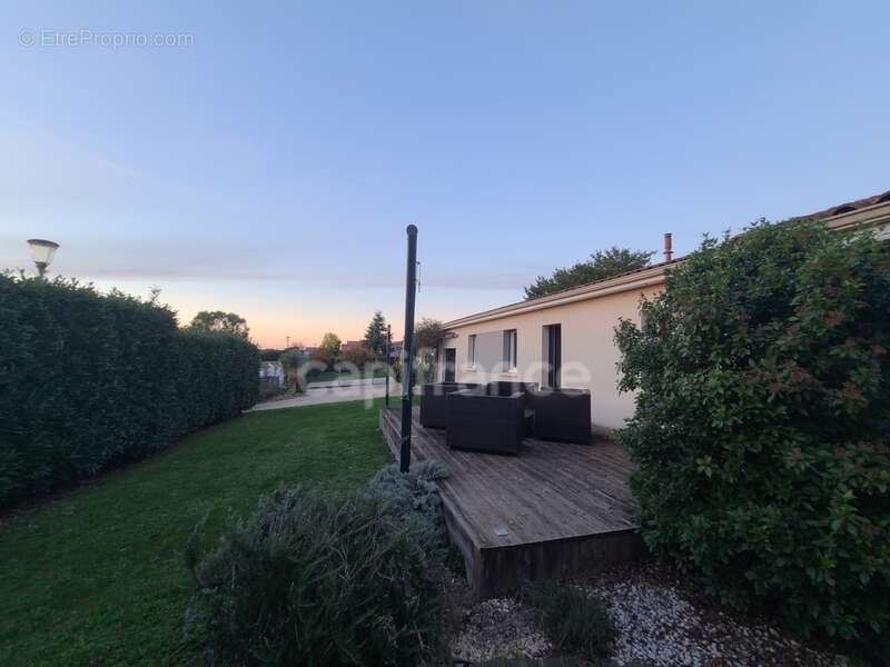 Maison à BUSSAC-SUR-CHARENTE