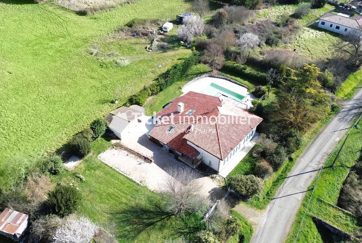 Maison à LE BURGAUD