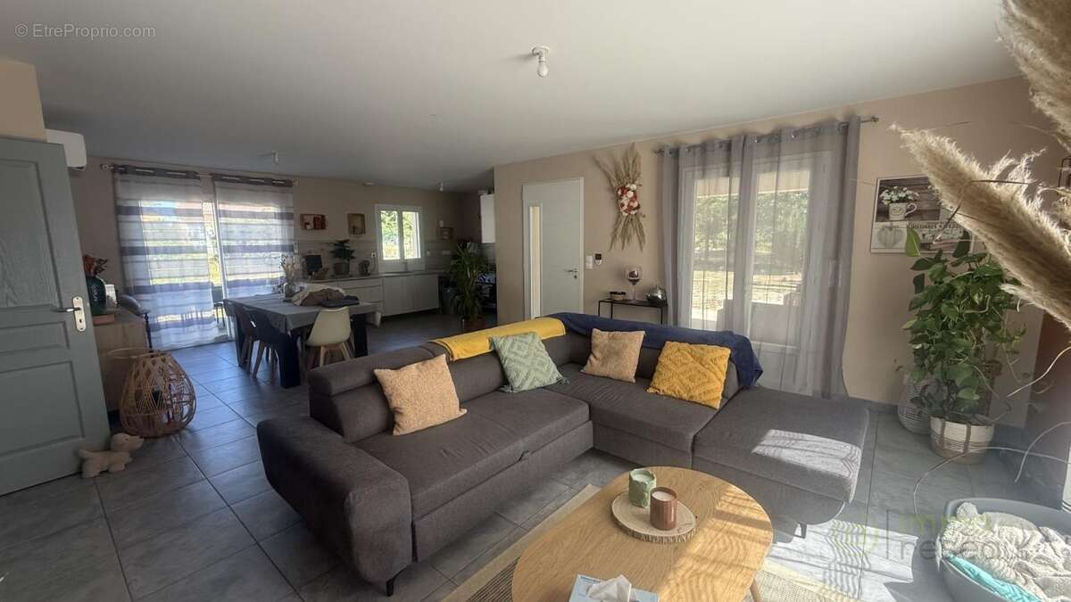 Maison 93 m² à Chasseneuil-Sur-Bonnieure  - photo 5