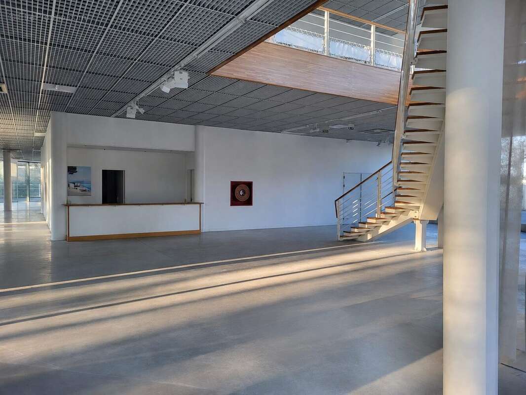 Commerce 1750 m² à Plougoumelen  - photo 2