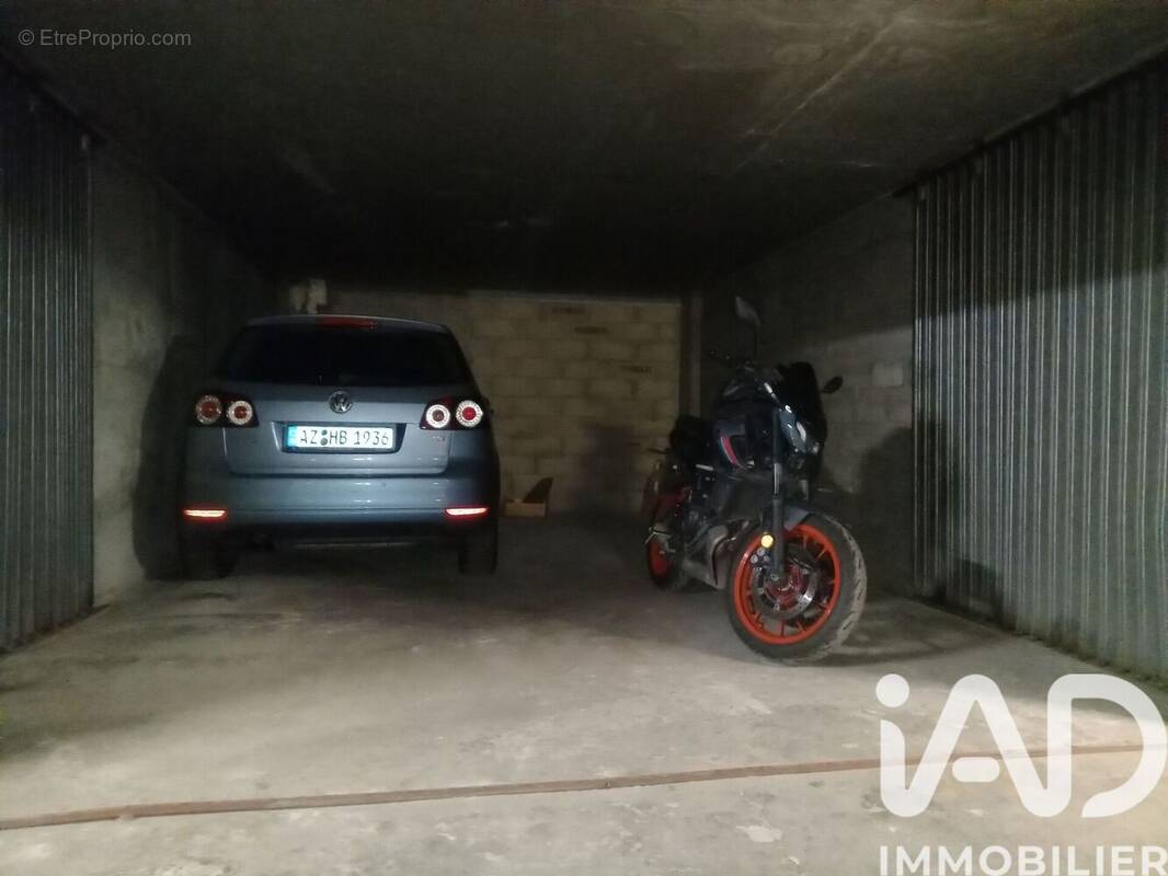 Photo 1 - Parking à PARIS-18E