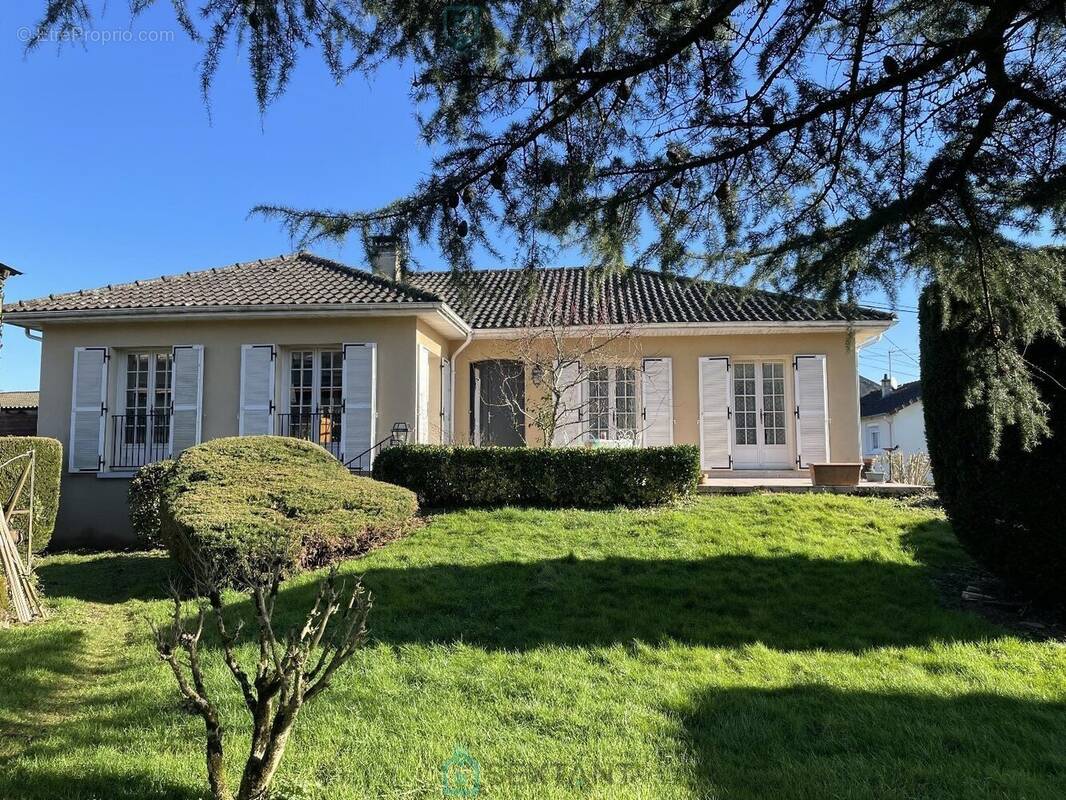 Maison à SAINT-JUNIEN