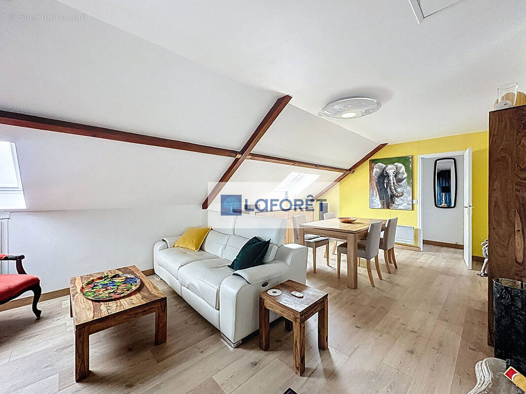Appartement à SARTROUVILLE