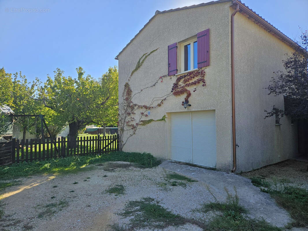 Maison à CAMARET-SUR-AIGUES