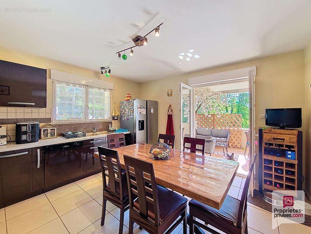 Maison à SAINT-CYR-LA-ROCHE