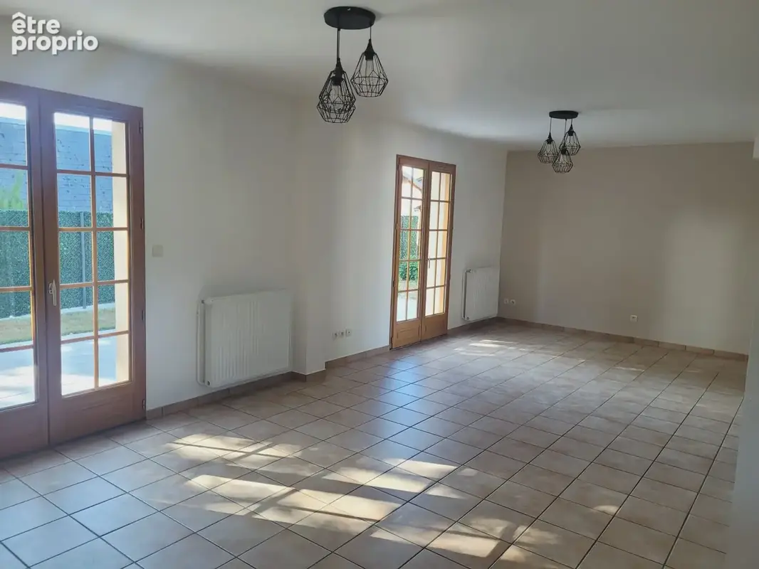 Vends maison récente avec un séjour lumineux à Heudebouville