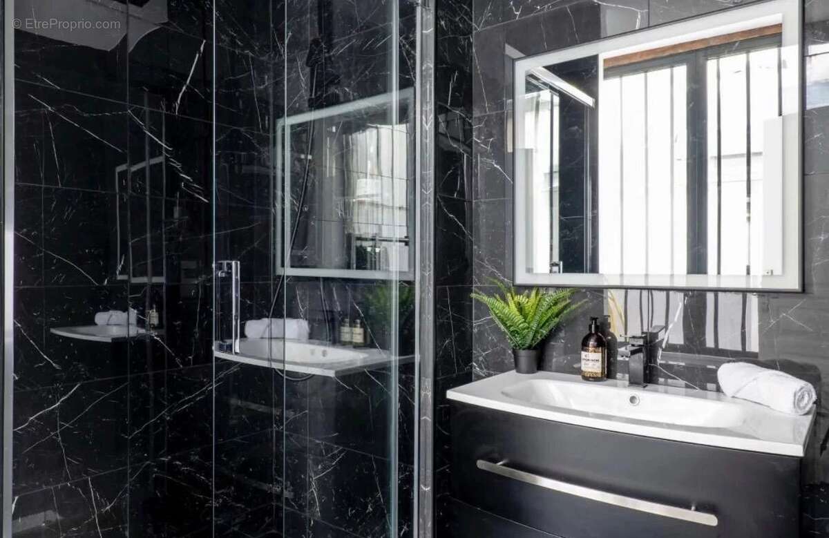 Appartement à PARIS-10E