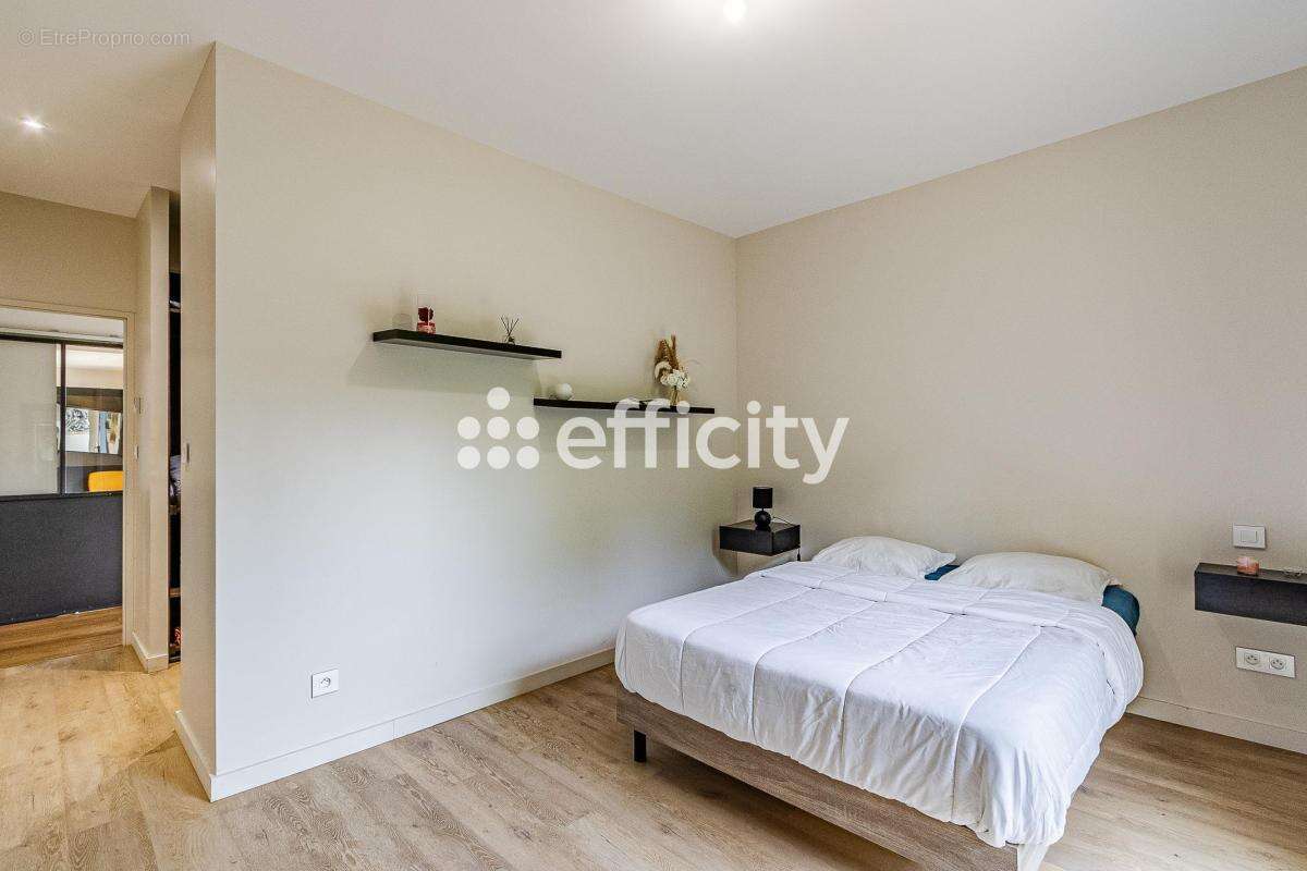 Maison 309 m² à Chatillon  - photo 9