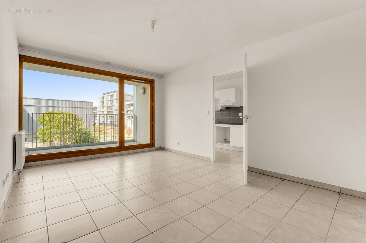 Appartement à BEAUZELLE