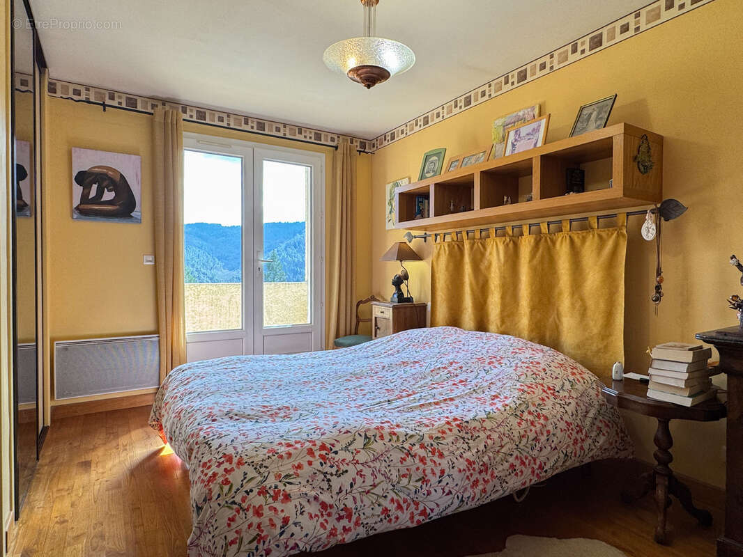 Maison à LES OLLIERES-SUR-EYRIEUX