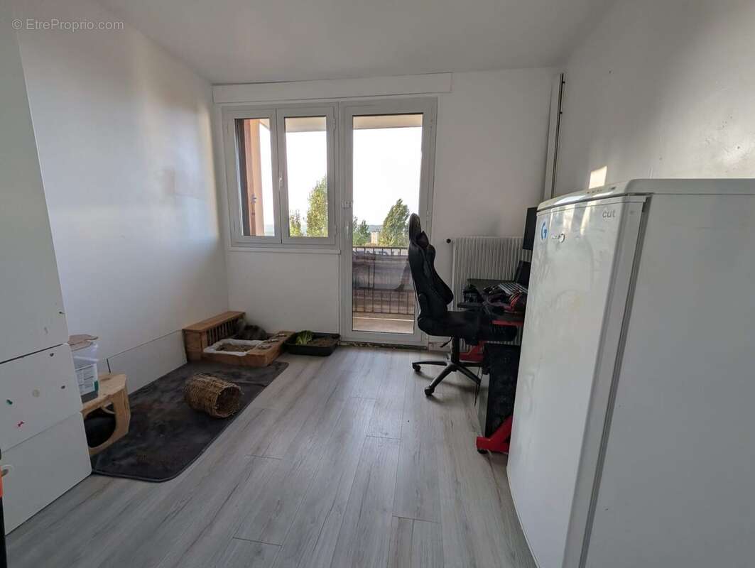 Appartement à LES CLAYES-SOUS-BOIS