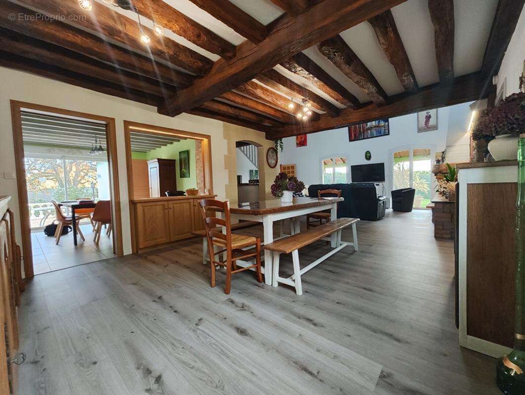 Maison à MONTREVAULT